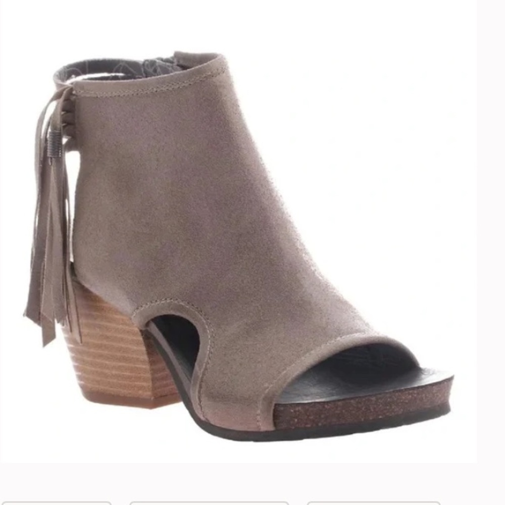 OTBT Free Spirit Fringed Tan Suede Chunky Heeled Sandals Womens Size 10 - Picture 2 of 16